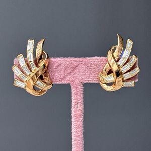 Vintage Trifari Rhinestone Earrings Clip On Alfred Philippe Baguette